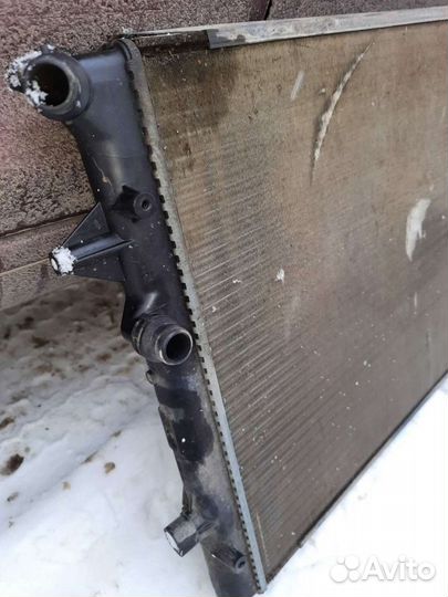 Радиатор на volkswagen caddy