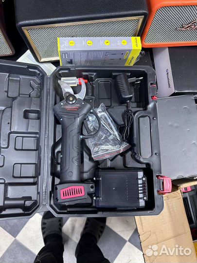 Электрический секатор