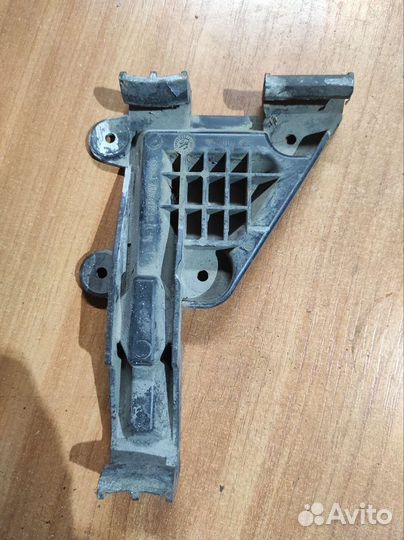 Кронштейн audi 80