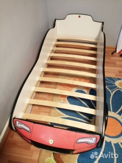 Детская кровать машинка с матрасом бу