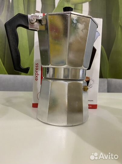 Кофейник металлический