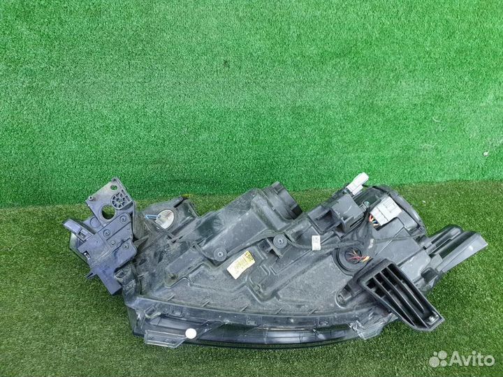 Фара правая Mitsubishi Outlander