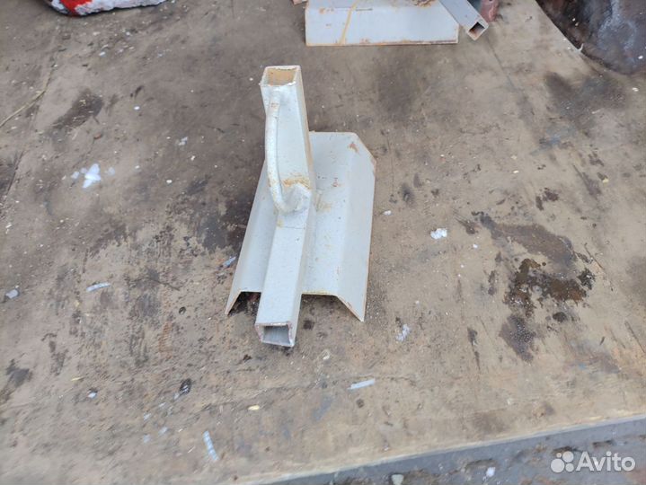 Кронштейн для крепления на столб