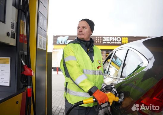 Заправщик на АЗС Роснефть мс310