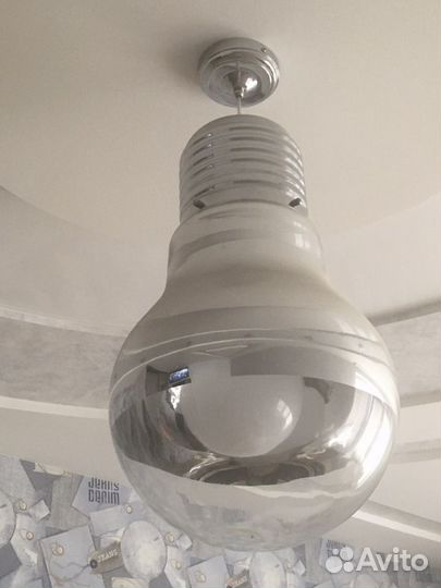 Светильник, люстра в виде огромной лампочки