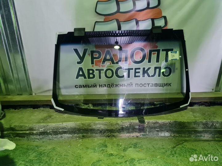 Лобовое стекло с обогревом Lexus CT200H