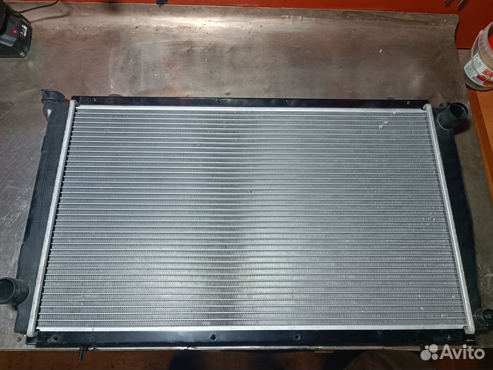 Радиатор охлаждения Nissan maxima