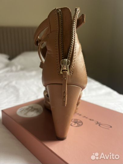 Босоножки женские на 35-36 размер, иск. Кожа