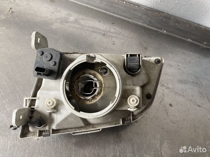 Фара правая mitsubishi спейс стар