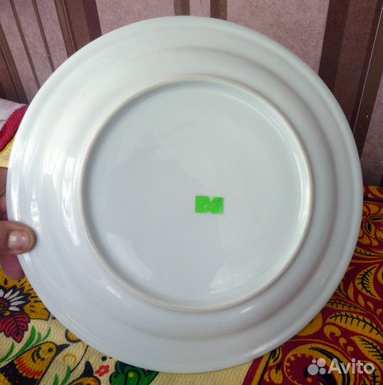 Большое белое блюдо из керамики. Диаметр 26 см