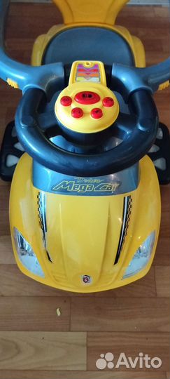 Машинка каталка с ручкой
