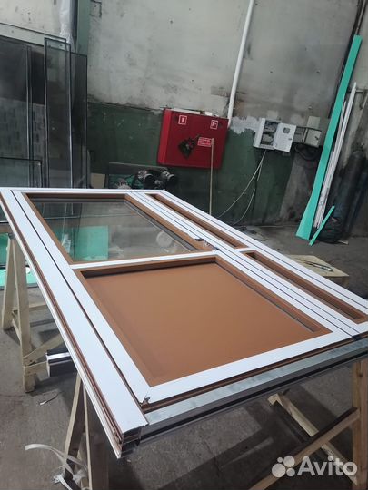 Двери тамбурные в магазин