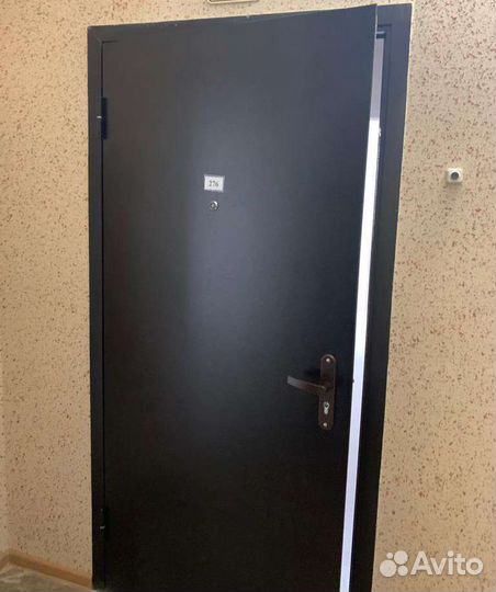 Дверь входнвя металлическая от застройщика
