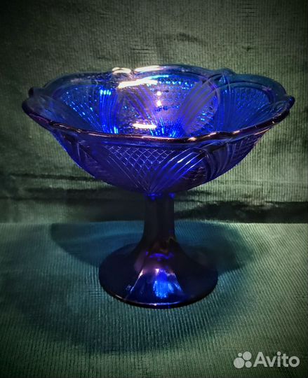 Ваза для фруктов на ножке кобальтовое стекло СССР