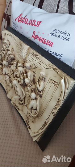 Последний Ужин, настенная скульптура