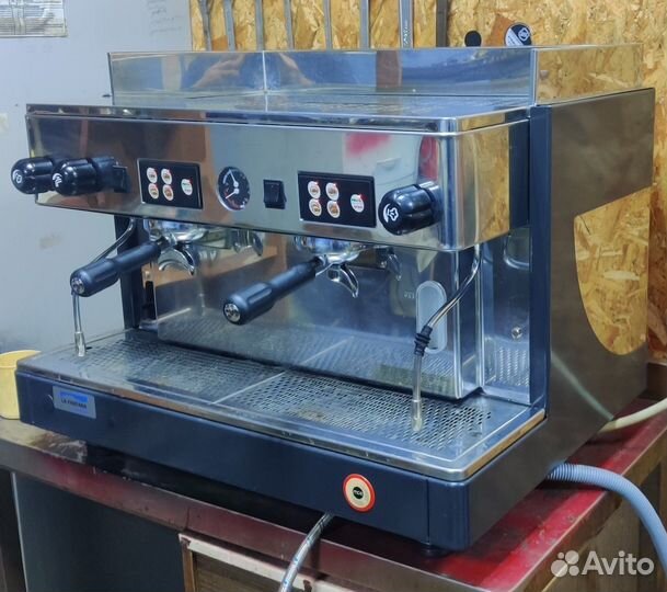 Кофемашина для кофейни mce start