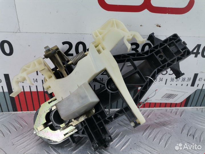 Ручка двери сдвижной наружная левая Volkswagen Tra