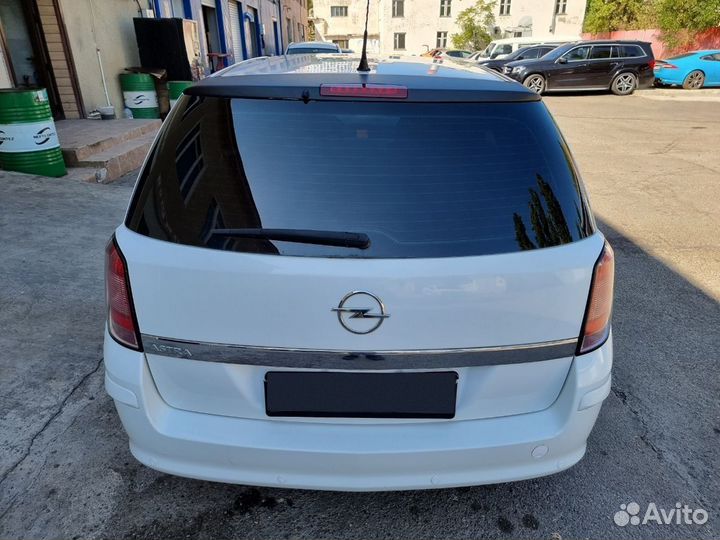 Opel Astra, 2011