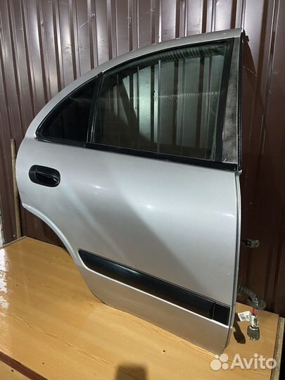 Задняя правая дверь на ниссан альмера н16