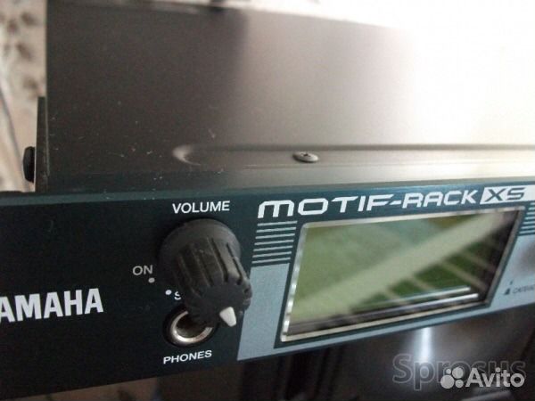 Продается профессиональный синтезатор