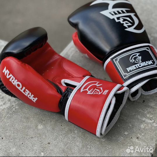 Боксерские перчатки