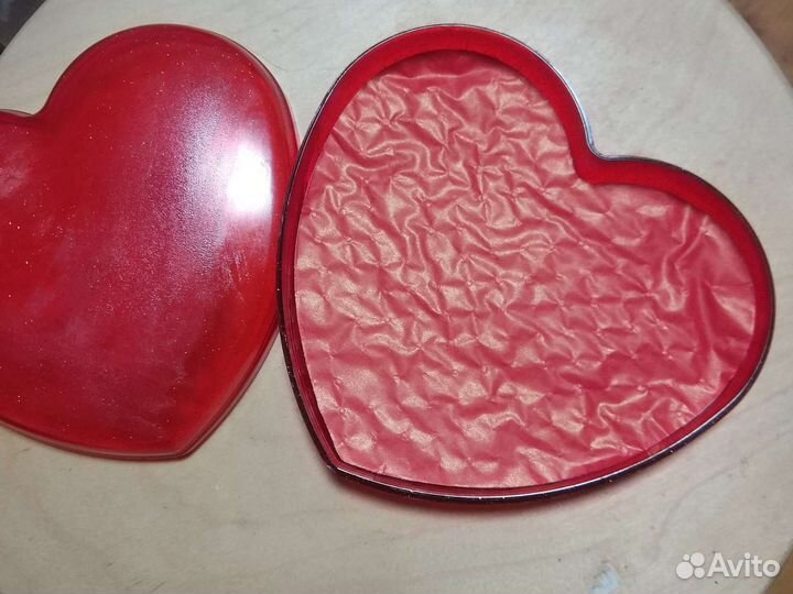 Коробка из-под конфет в форме сердца