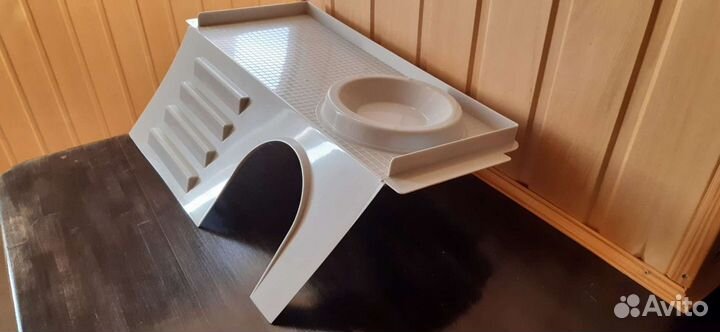 Поилка с лесенкой в клетку