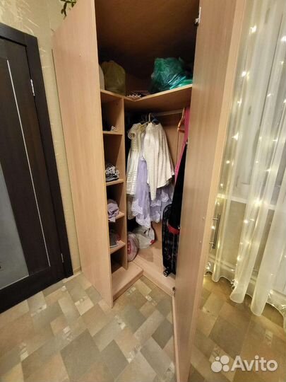 Угловой шкаф с зеркалом