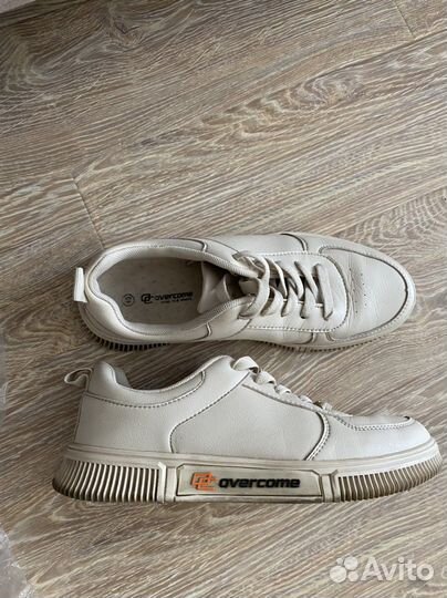 Удобные кроссовки р.38-39