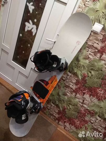 Комплект сноуборд, крепление и ботинки