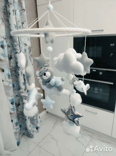 Мобиль на детскую кроватку