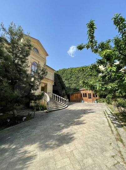 Дом 1000 м² на участке 7 сот.