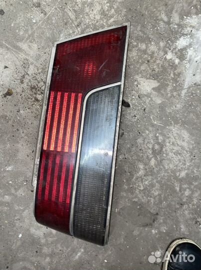 Задний левый фонарь Peugeot 405
