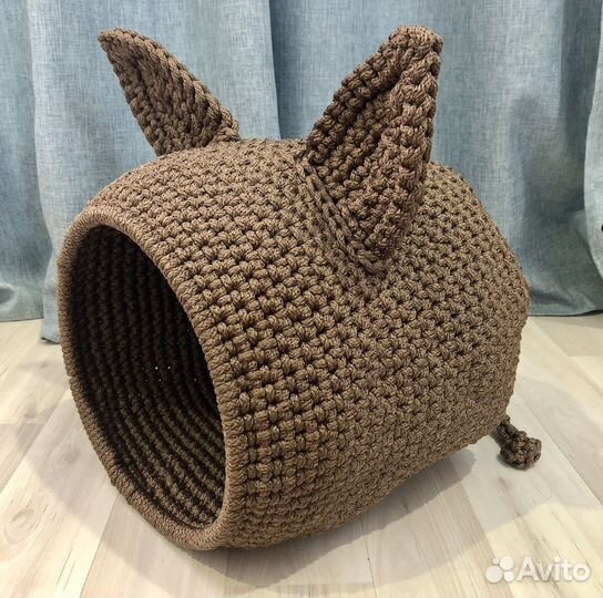 Домик для кошки вязаный