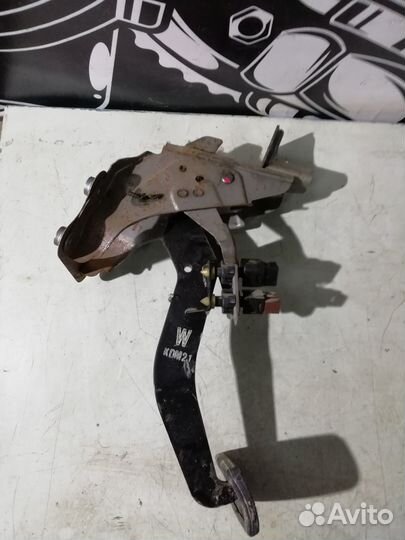 Педаль тормоза Nissan Primera P12