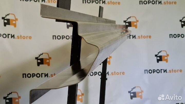 Кузовной порог левый Nissan Presage 1