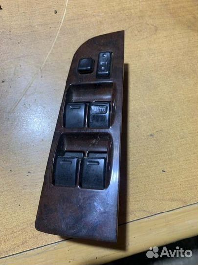 Блок стеклоподъемника передний правый Toyota