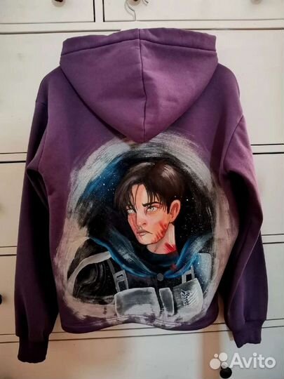 Плотная толстовка с Леви Аккерманом