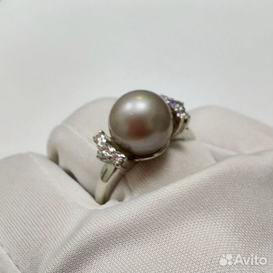 Золотое кольцо с бриллиантом 17,5р