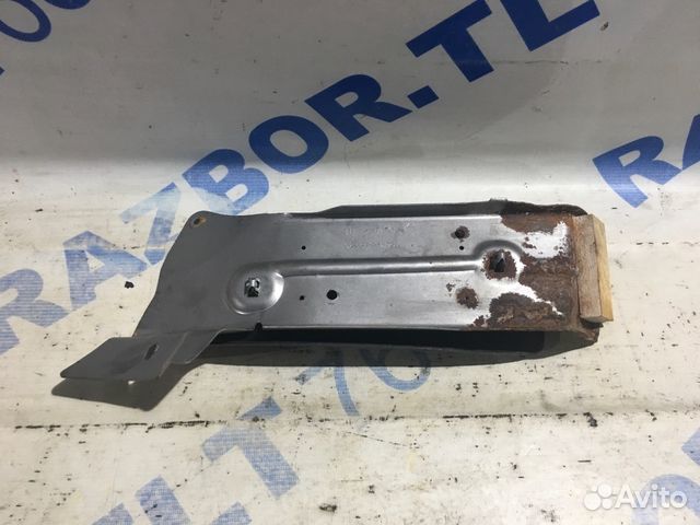 Кронштейн подножной накладки citroen C4 1.6 ат хет