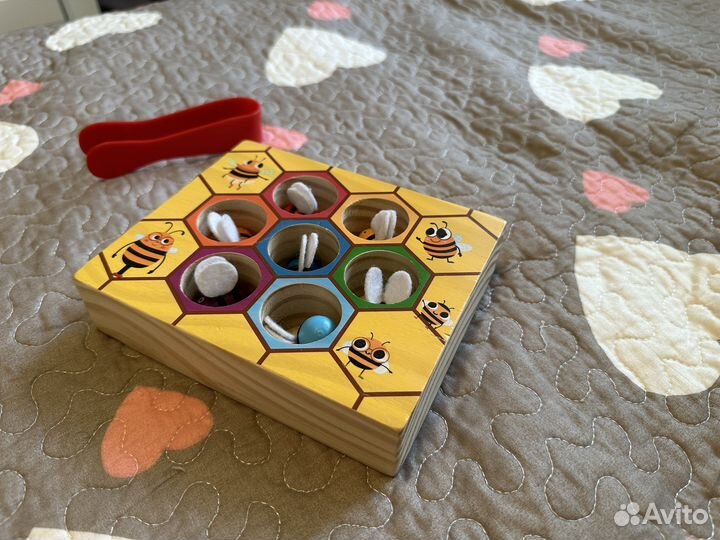 Деревянный сортер пчелы в улье