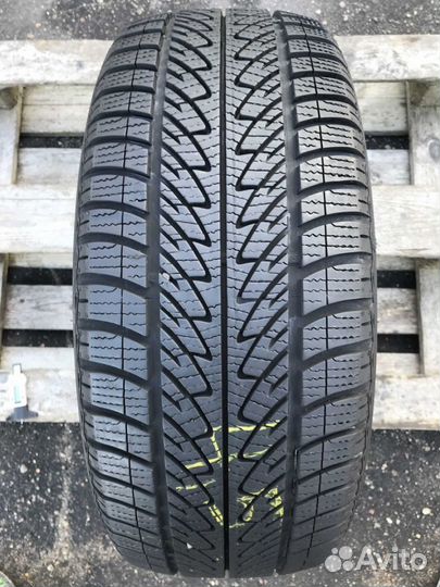 Goodyear UltraGrip 8 Performance 215/50 R17 95V