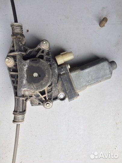 Стеклоподъемник передний левый Kia Rio 2