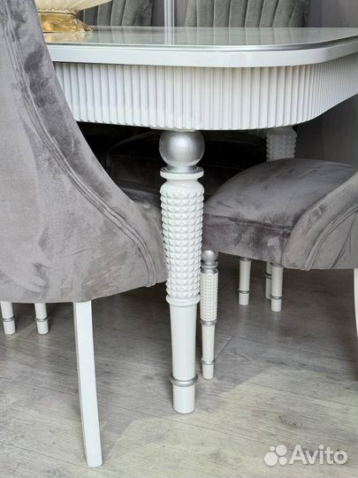 Стол кухонный раздвижной и Стулья