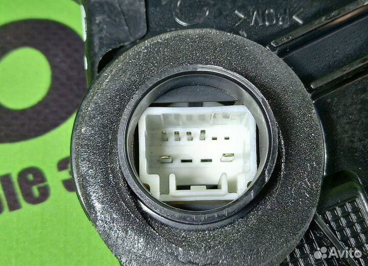 Замок двери toyota crown GRS202 передний правый