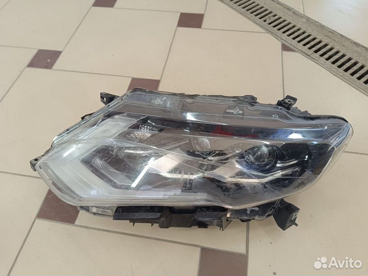 Фара левая на Nissan xtreil T-32
