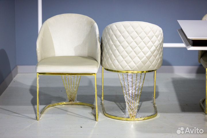 Стол и стулья