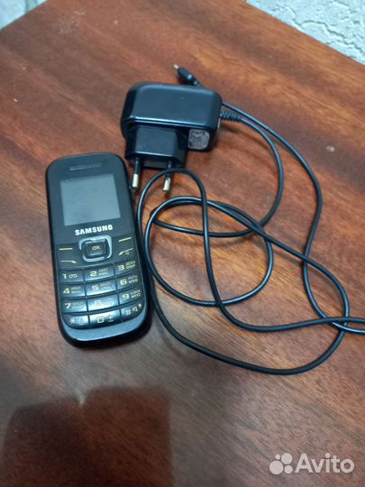 Samsung B2100