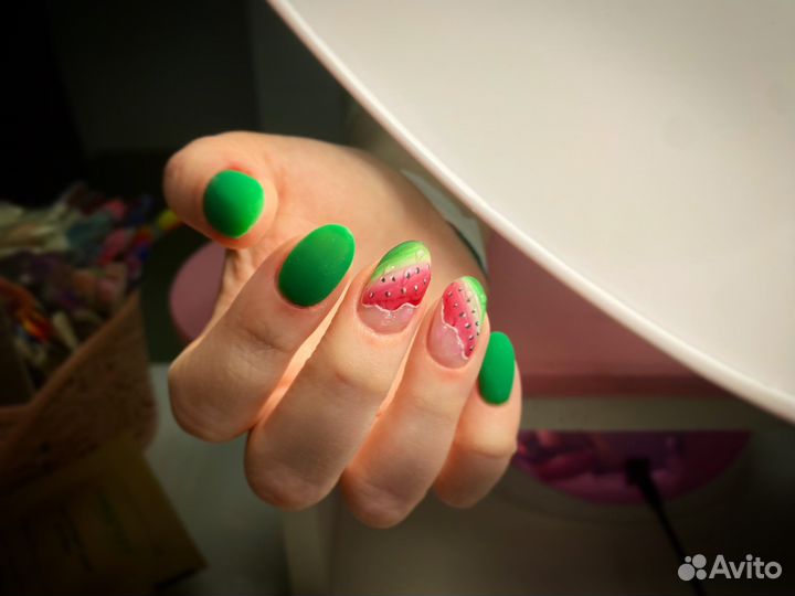 Мастер по маникюру и педикюру