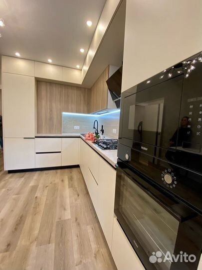 Кухня на заказ под потолок